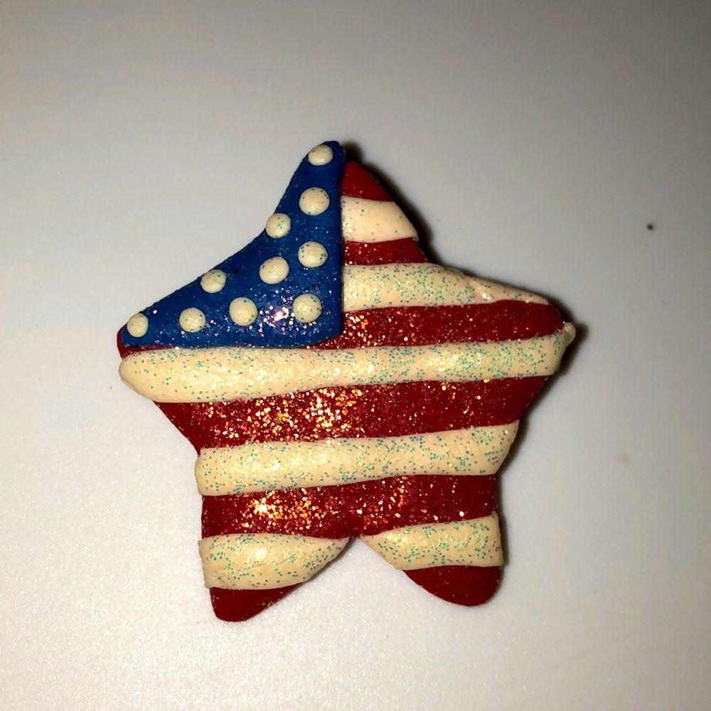 🇺🇸USA Flag Pin ❤️ 🤍 💙